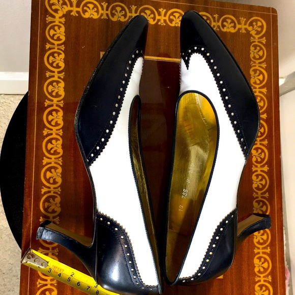 Escada 8 to 7.5 Navy and White  wing tip Heels - Picture 7 of 11